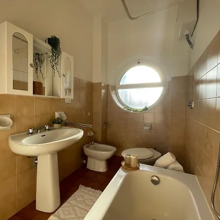 Center 4 - 100 Meters From The Sea